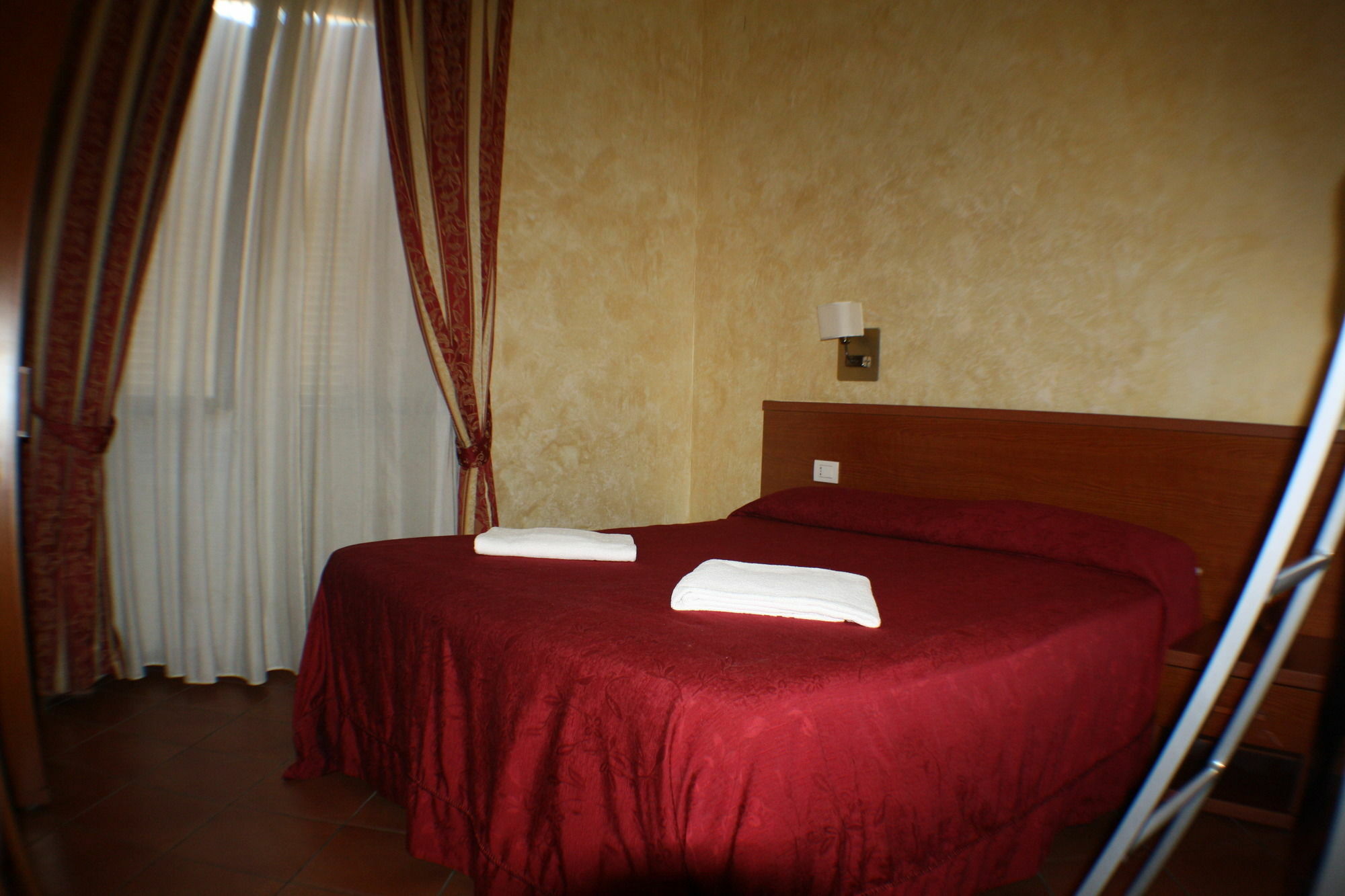 Roma Termini Inn Esterno foto