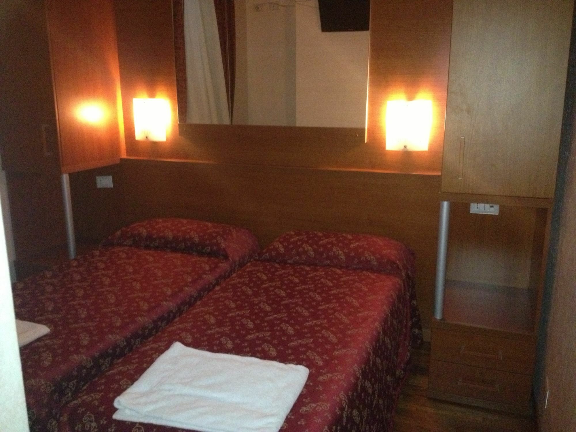 Roma Termini Inn Esterno foto